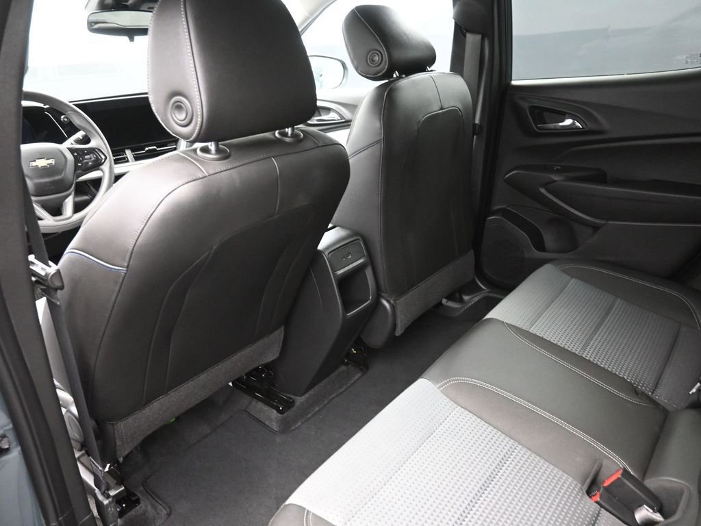 Used 2025 Chevrolet Trax LT image 25