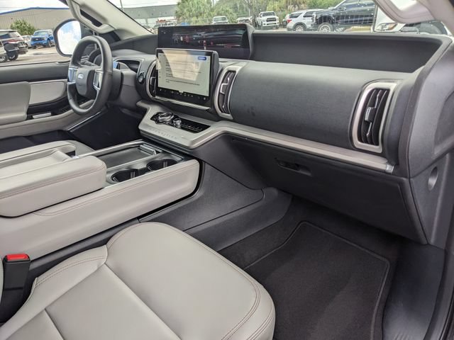 Certified 2025 Ford Expedition Active AWD/4WD image 14