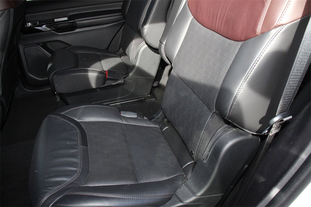 Certified 2022 Ford Explorer Platinum w/ Equipment Group 601A image 21