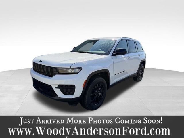 Used 2024 Jeep Grand Cherokee Altitude AWD/4WD image 1