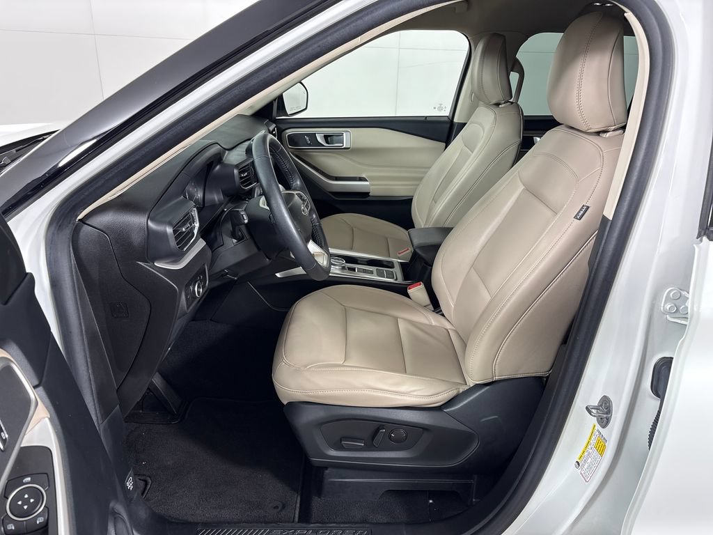 Certified 2023 Ford Explorer XLT w/ Equipment Group 202A RWD image 29