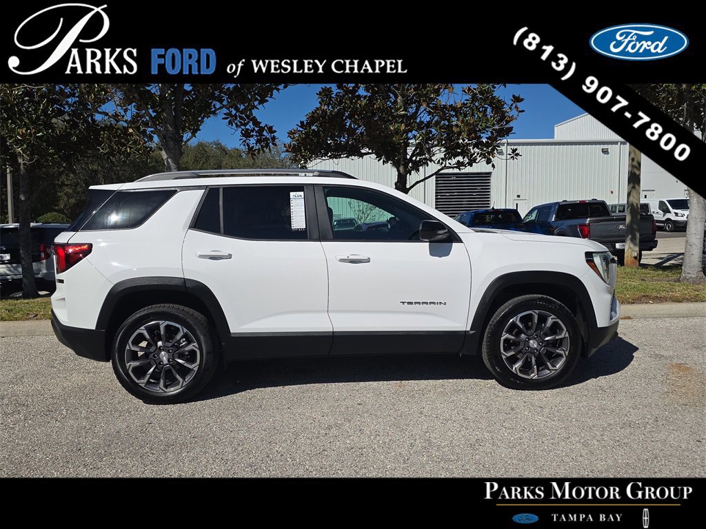 Used 2026 GMC Terrain Elevation w/ Elevation Premium Package image 2