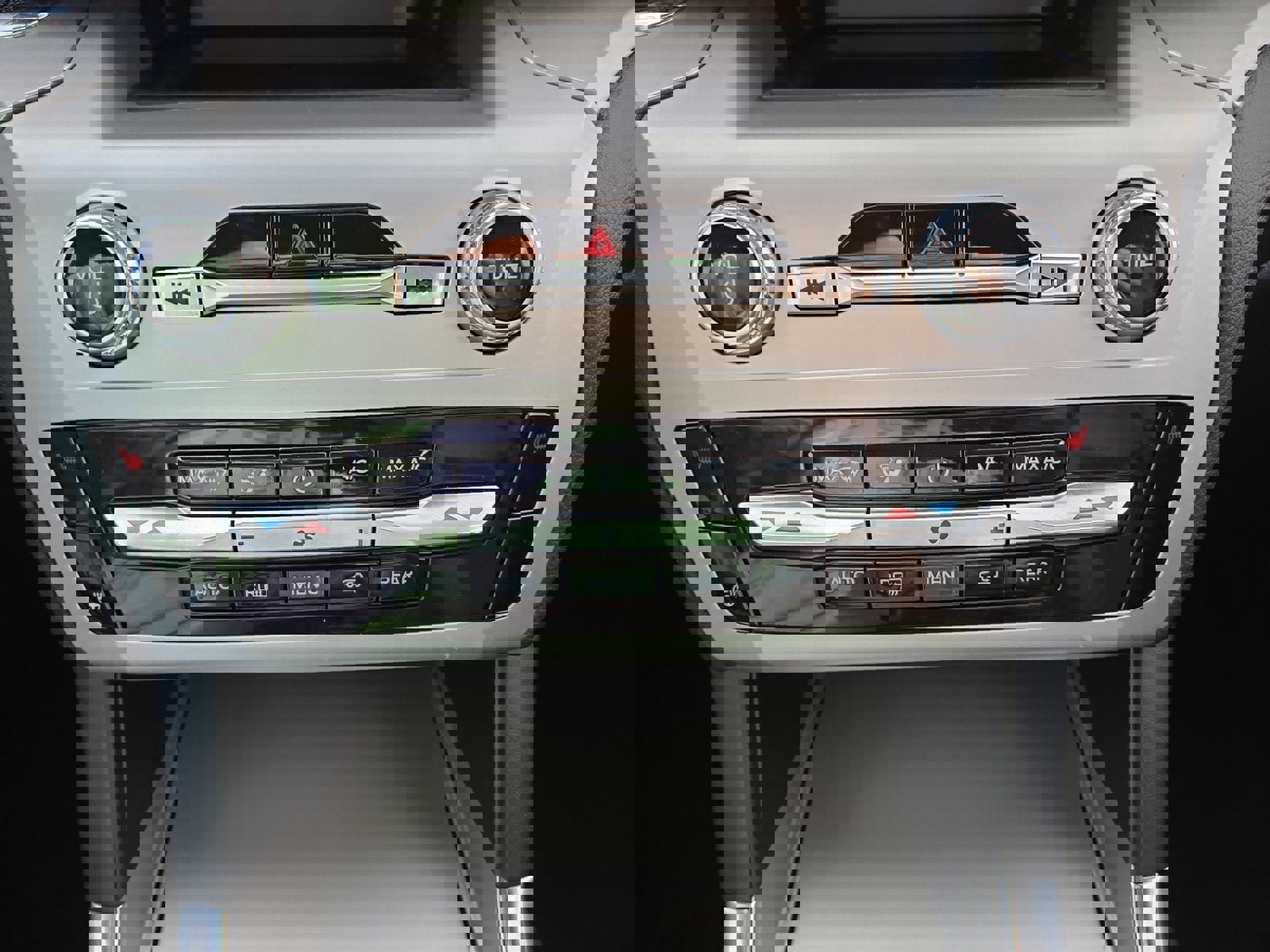 Certified 2022 Ford Explorer XLT w/ Equipment Group 202A image 20