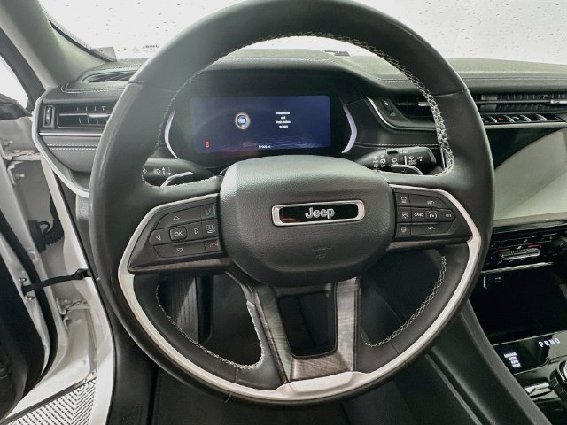 Used 2023 Jeep Grand Cherokee Limited w/ Black Appearance Package AWD/4WD image 16
