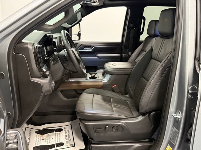 Used 2025 Chevrolet Silverado 2500 High Country w/ High Country Premium Package AWD/4WD image 15