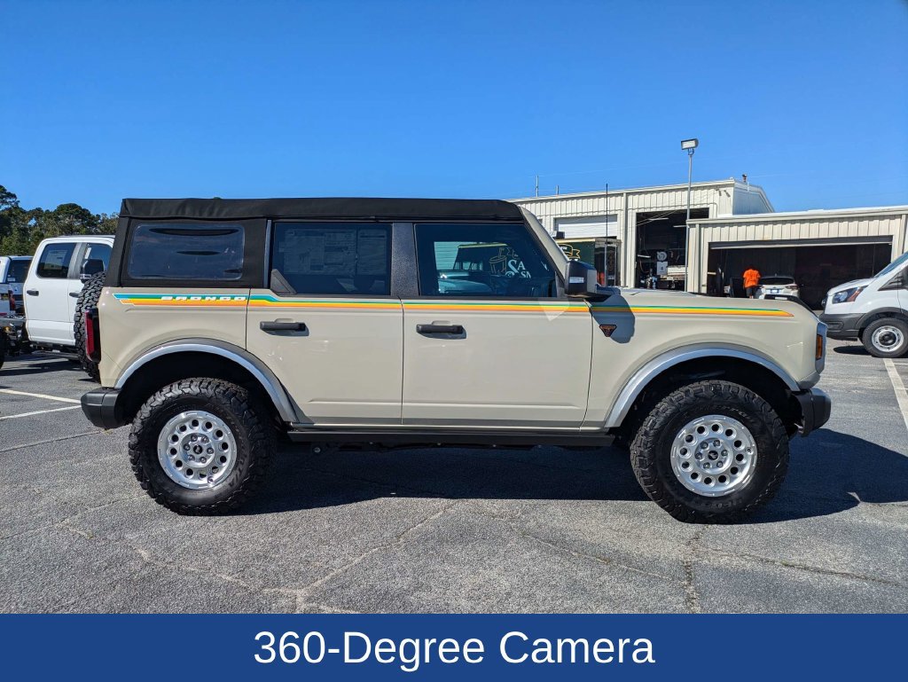 Certified 2025 Ford Bronco Badlands AWD/4WD image 3