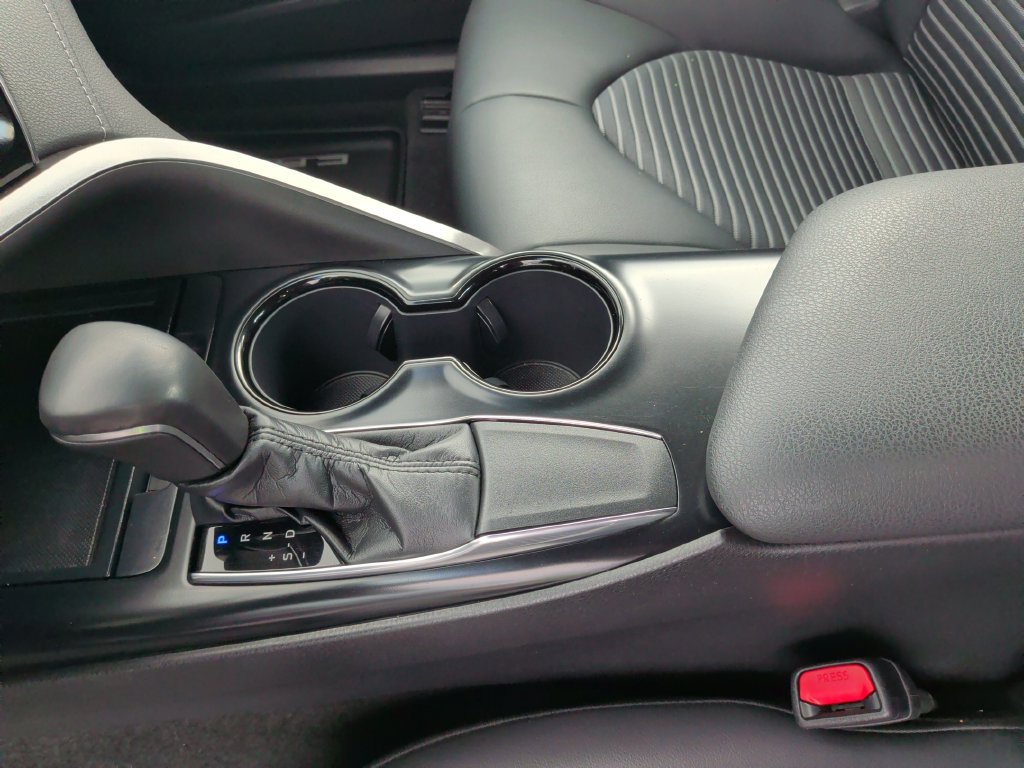 Used 2020 Toyota Camry SE FWD image 19