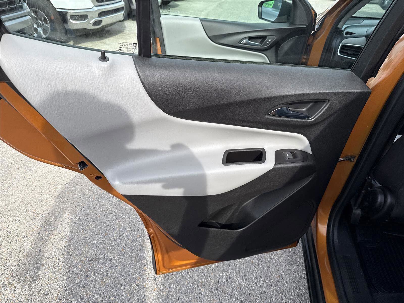 Used 2018 Chevrolet Equinox LS image 26