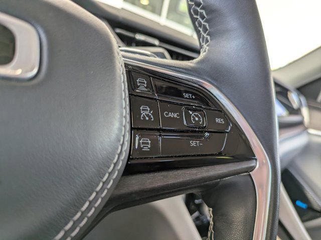Used 2022 Jeep Grand Cherokee Overland AWD/4WD image 27