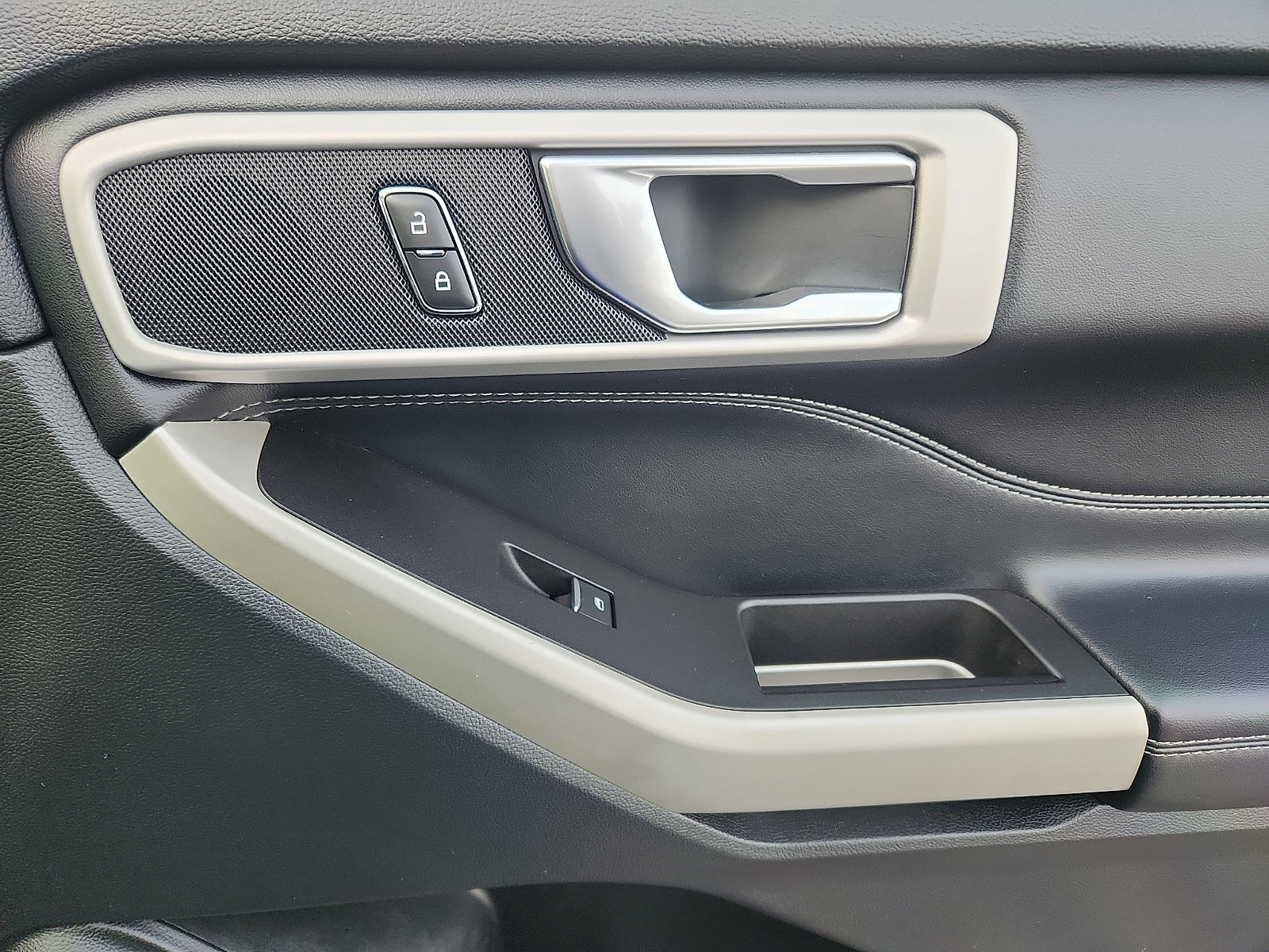 Certified 2022 Ford Explorer XLT w/ Equipment Group 202A image 37