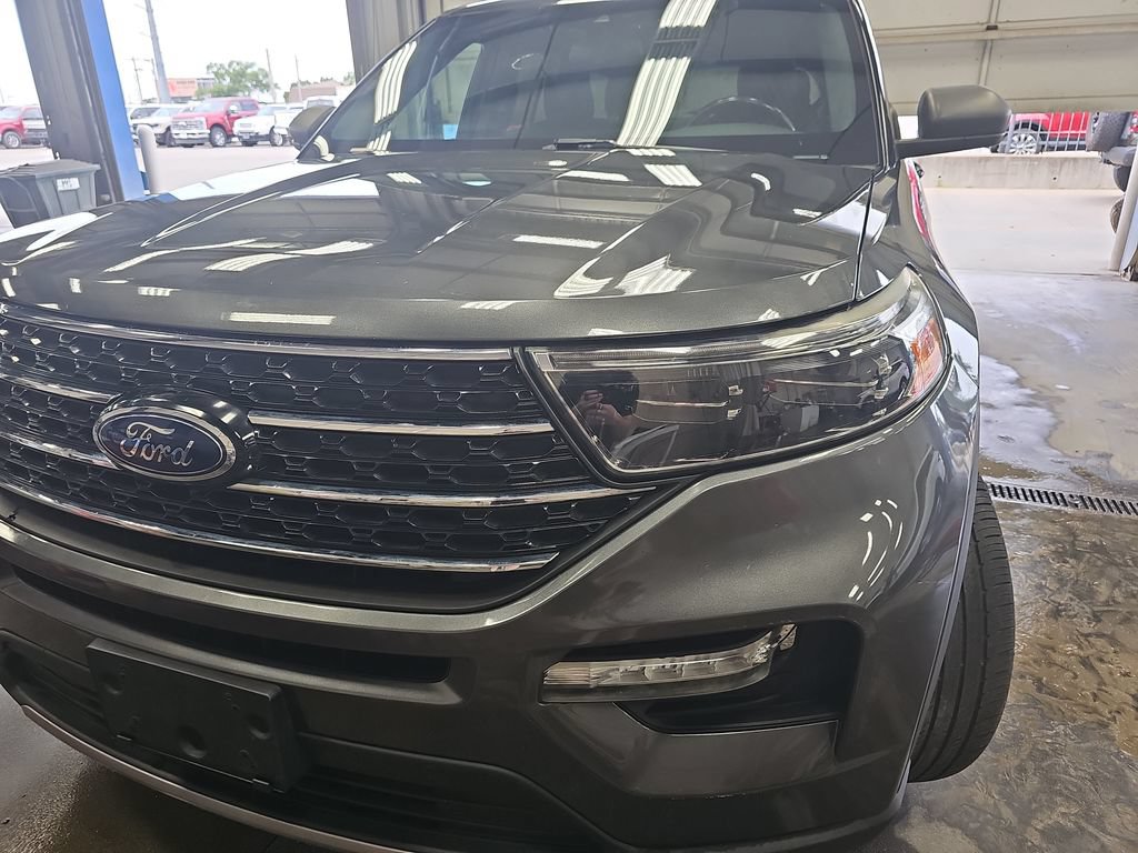Certified 2020 Ford Explorer XLT w/ Equipment Group 202A AWD/4WD image 31