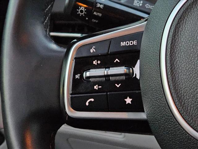 Used 2024 Kia Carnival EX FWD image 23