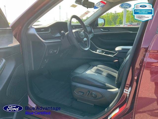 Used 2024 Jeep Grand Cherokee Limited w/ Black Appearance Package AWD/4WD image 4