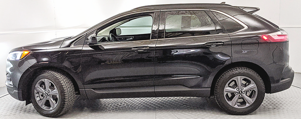 Certified 2022 Ford Edge SEL w/ Sport Appearance Package AWD/4WD image 5