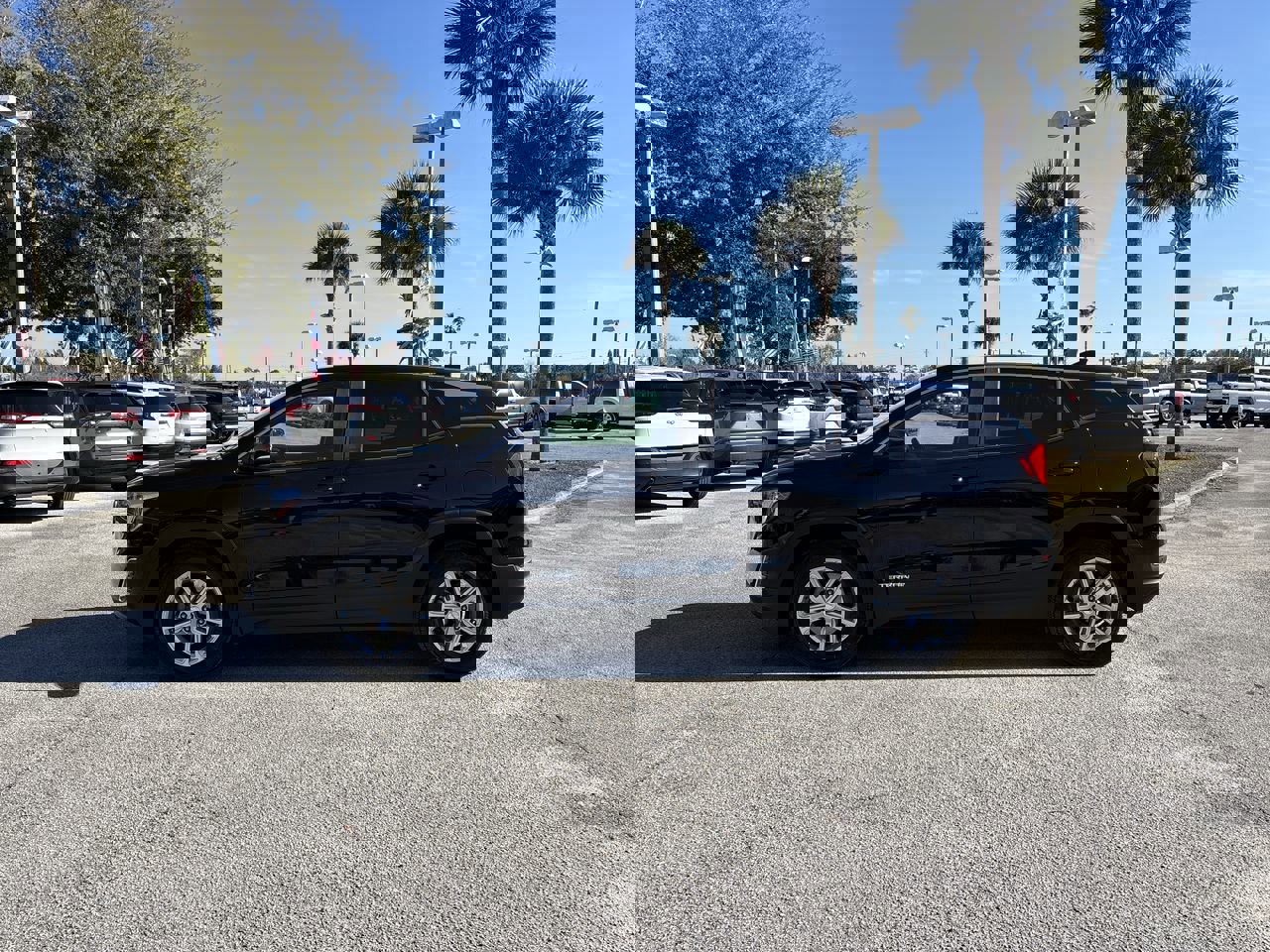 Used 2021 GMC Terrain SLE image 2