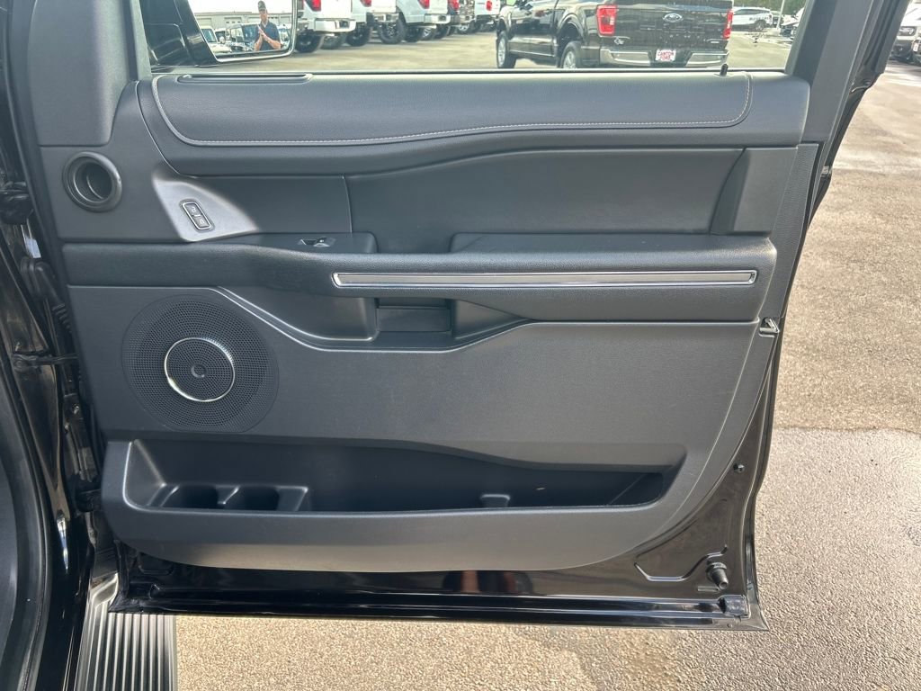 Certified 2024 Ford Expedition XLT image 29