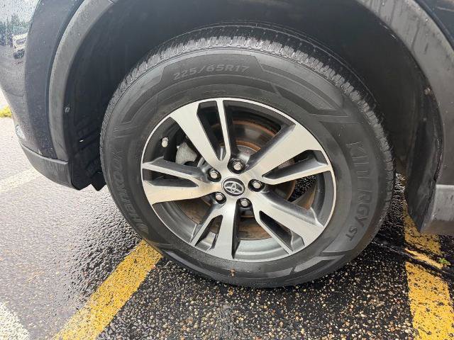Used 2018 Toyota RAV4 XLE AWD/4WD image 30