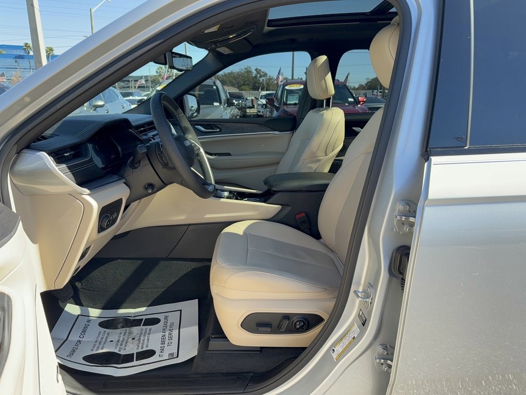 Used 2023 Jeep Grand Cherokee L Limited w/ Luxury Tech Group II image 12