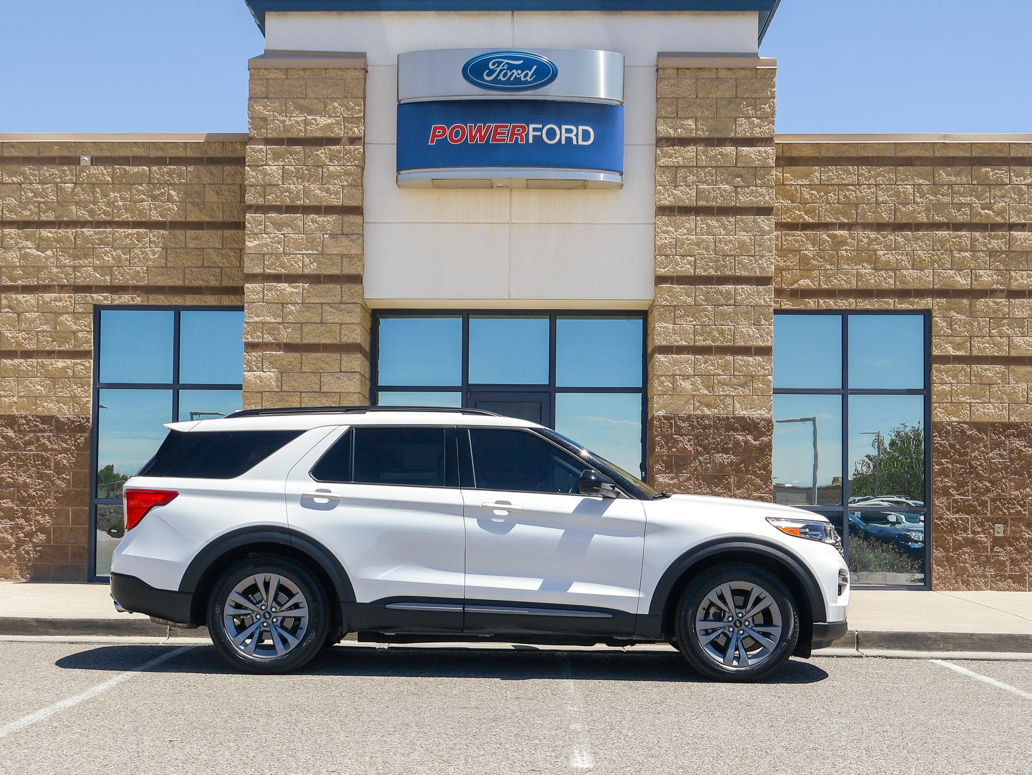 Certified 2022 Ford Explorer XLT w/ Equipment Group 202A RWD image 5