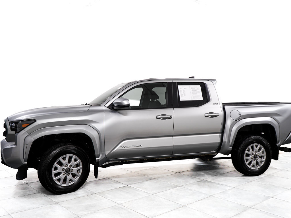 Used 2025 Toyota Tacoma SR5 AWD/4WD image 4