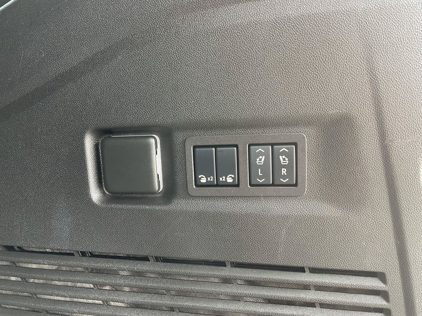 Used 2024 GMC Yukon XL Denali Ultimate AWD/4WD image 45