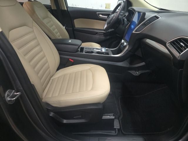 Certified 2024 Ford Edge SEL w/ Convenience Package AWD/4WD image 3
