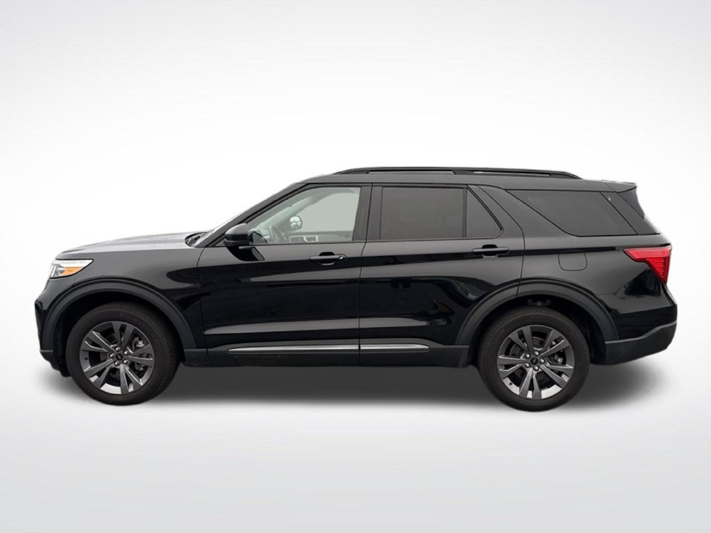 Certified 2023 Ford Explorer XLT w/ Equipment Group 202A AWD/4WD image 3
