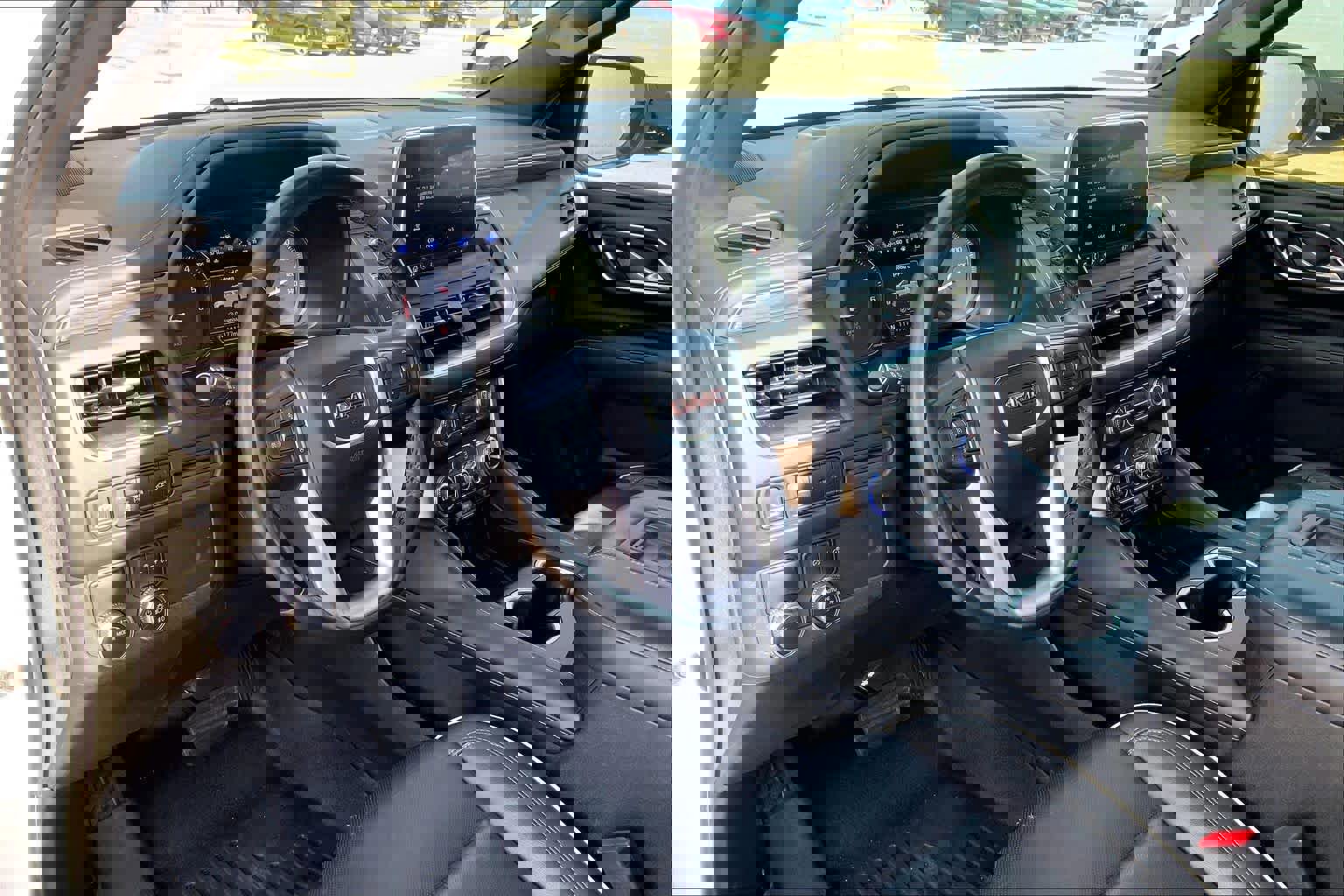 Used 2021 GMC Yukon XL SLT w/ SLT Premium Package image 17