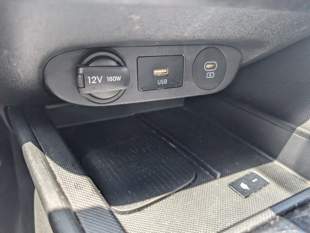 Used 2024 Hyundai Elantra Limited FWD image 15