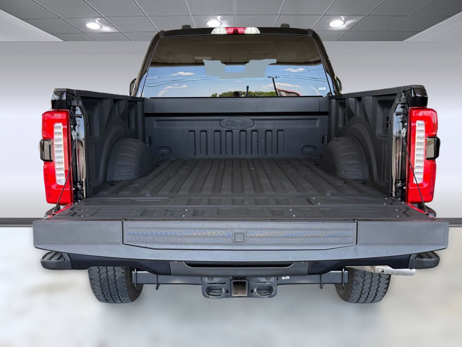 Certified 2025 Ford F250 XLT w/ Black Appearance Package AWD/4WD image 34