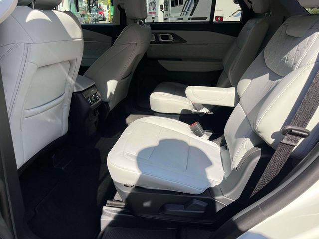 Certified 2026 Ford Explorer Platinum w/ LUX Leather Package AWD/4WD image 17