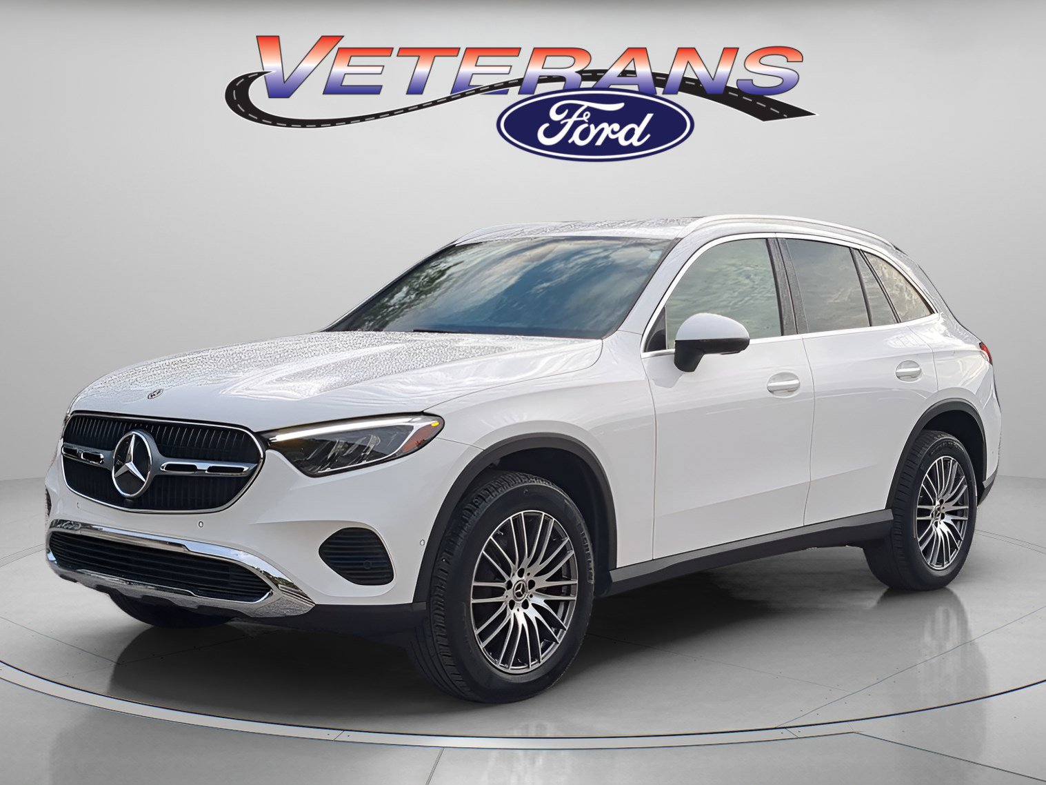 Used 2025 Mercedes-Benz GLC 300 image 1