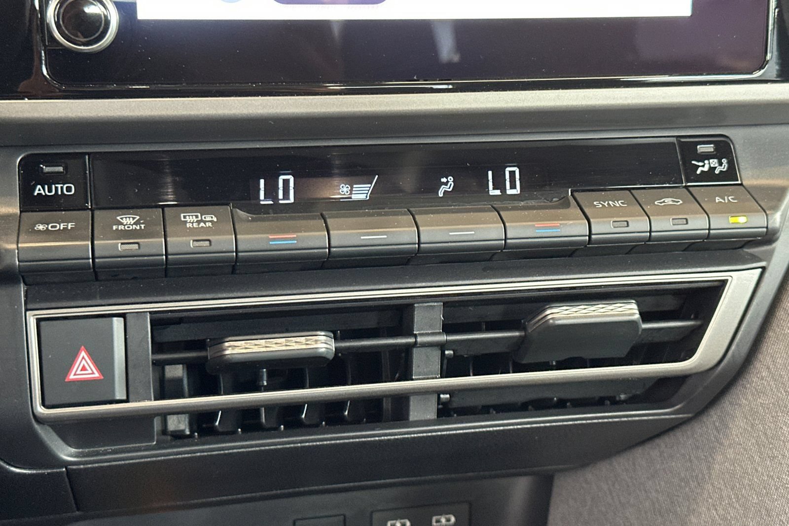 Used 2025 Toyota Camry LE FWD image 22