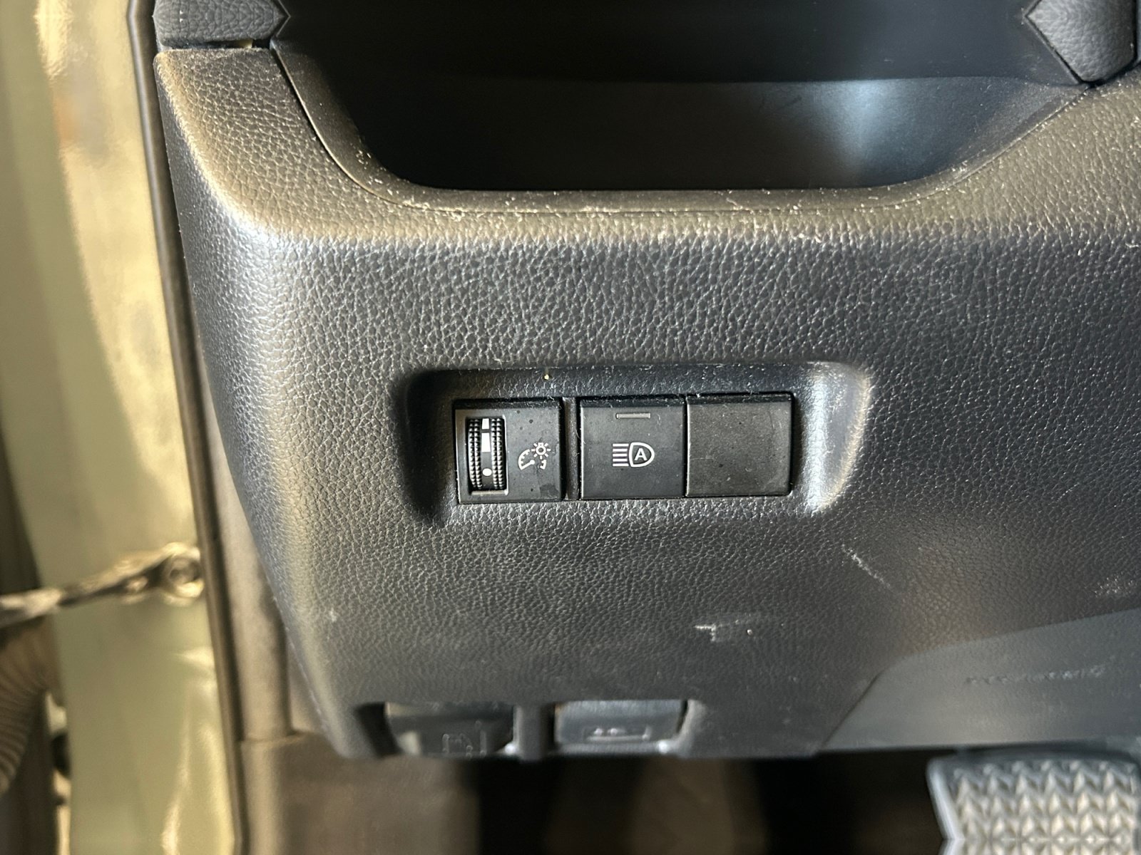 Used 2021 Toyota RAV4 XLE FWD image 19