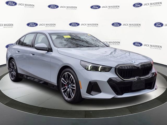 Used 2024 BMW 540i xDrive w/ Premium Package image 7