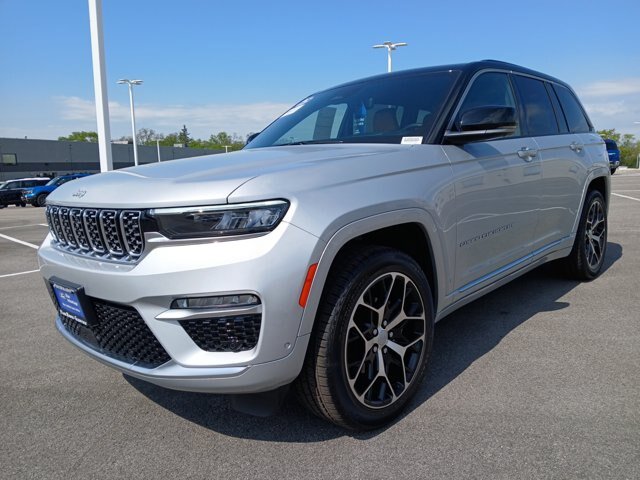 Used 2025 Jeep Grand Cherokee Summit AWD/4WD image 6