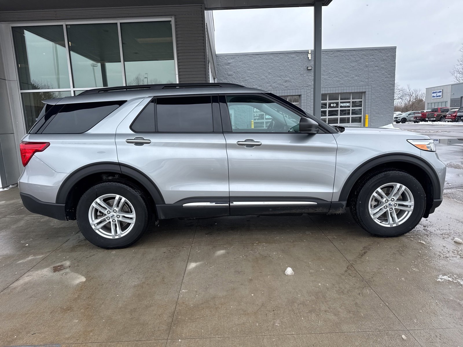 Certified 2023 Ford Explorer XLT w/ Class IV Trailer Tow Package image 2