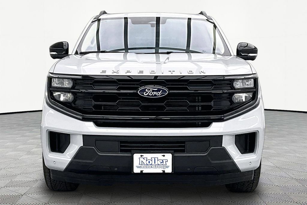 Certified 2025 Ford Expedition Max Active AWD/4WD image 3