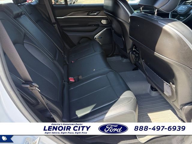 Used 2024 Jeep Grand Cherokee Overland w/ Luxury Tech Group IV AWD/4WD image 12