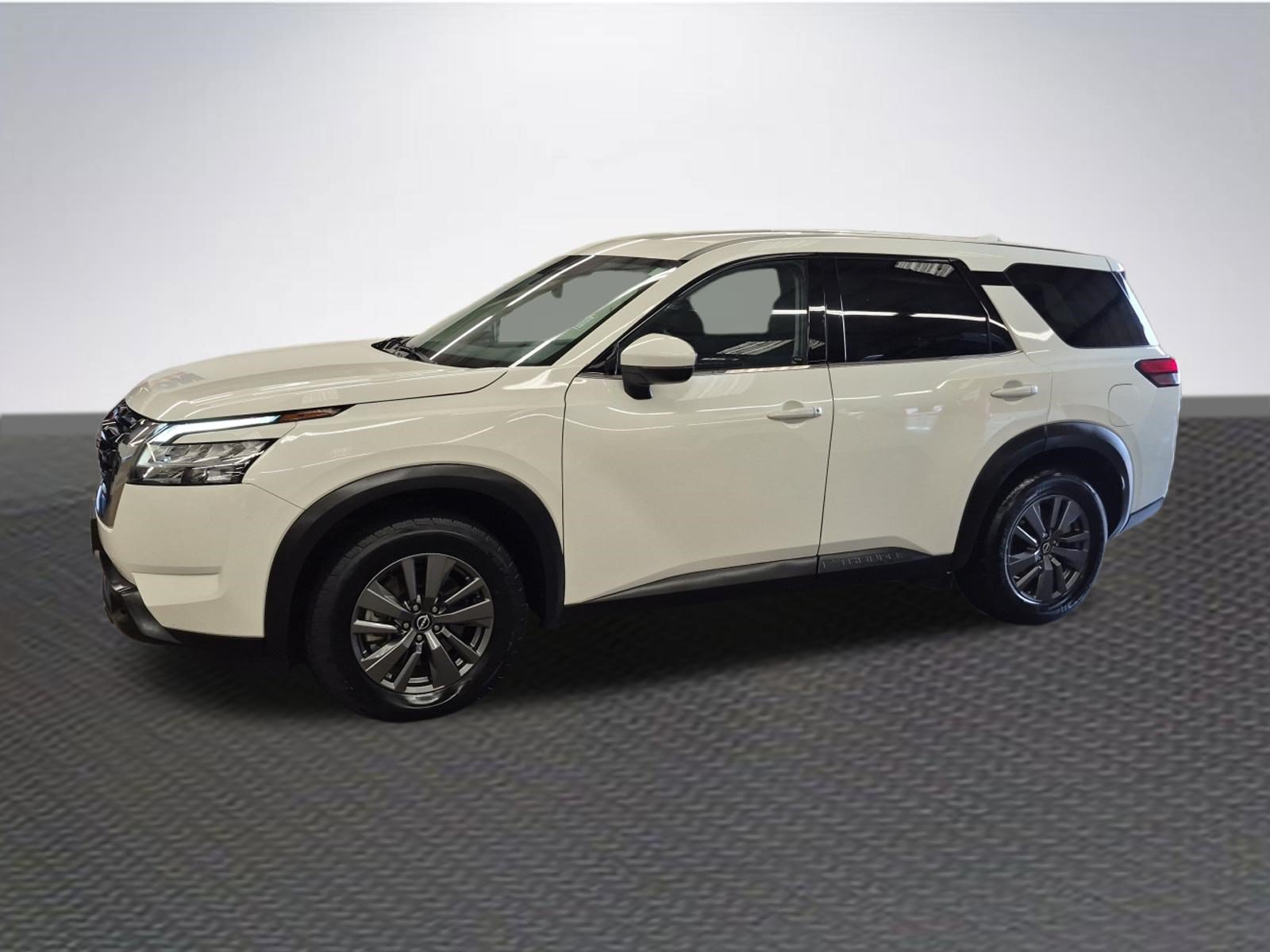 Used 2022 Nissan Pathfinder S FWD image 2