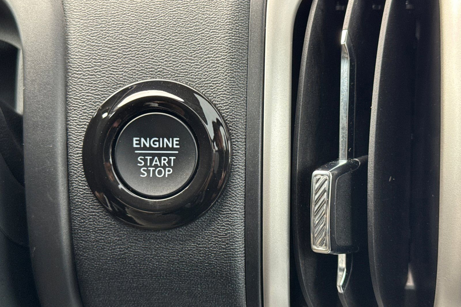 Certified 2025 Ford Expedition Active image 25