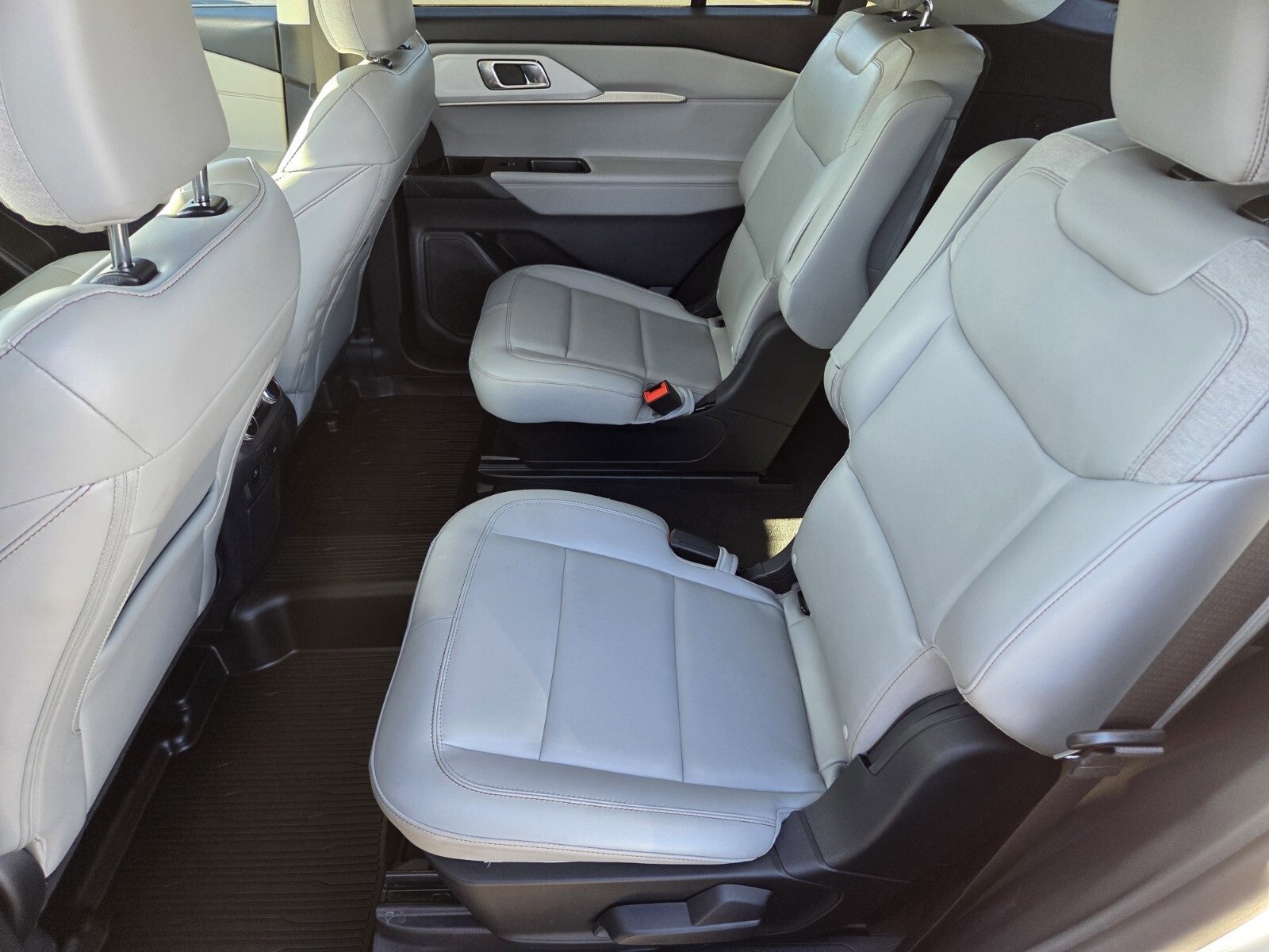 Certified 2025 Ford Explorer Active w/ Active Comfort Package image 12