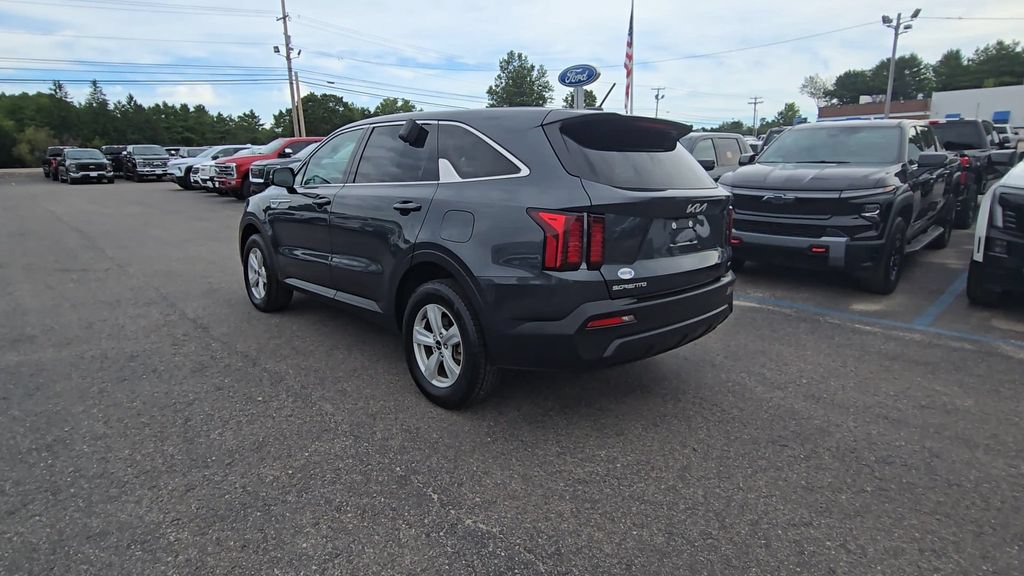 Used 2023 Kia Sorento LX AWD/4WD image 17