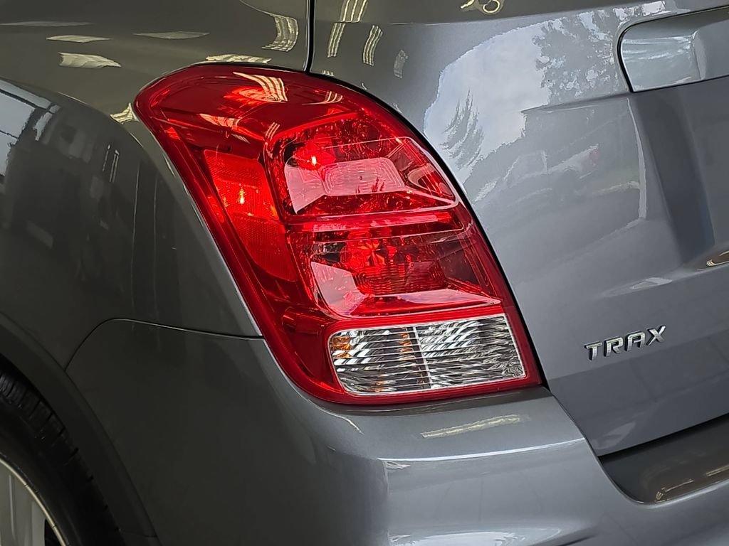 Used 2020 Chevrolet Trax LS FWD image 29