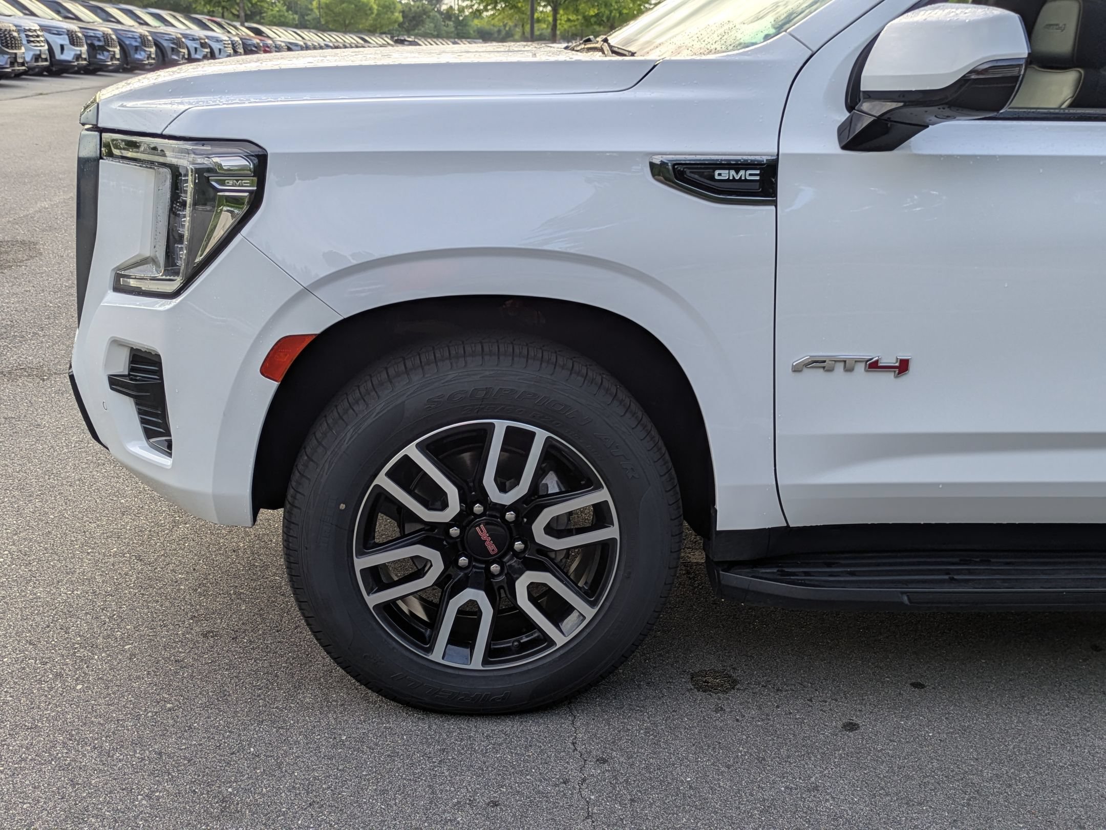 Used 2023 GMC Yukon XL AT4 AWD/4WD image 11