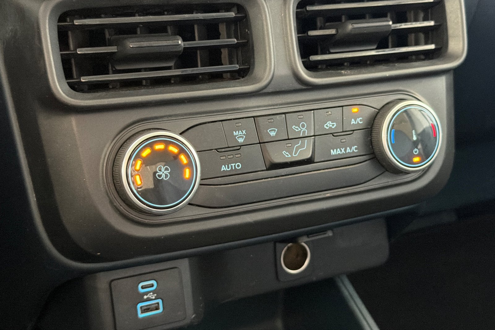 Certified 2023 Ford Maverick XL FWD image 18