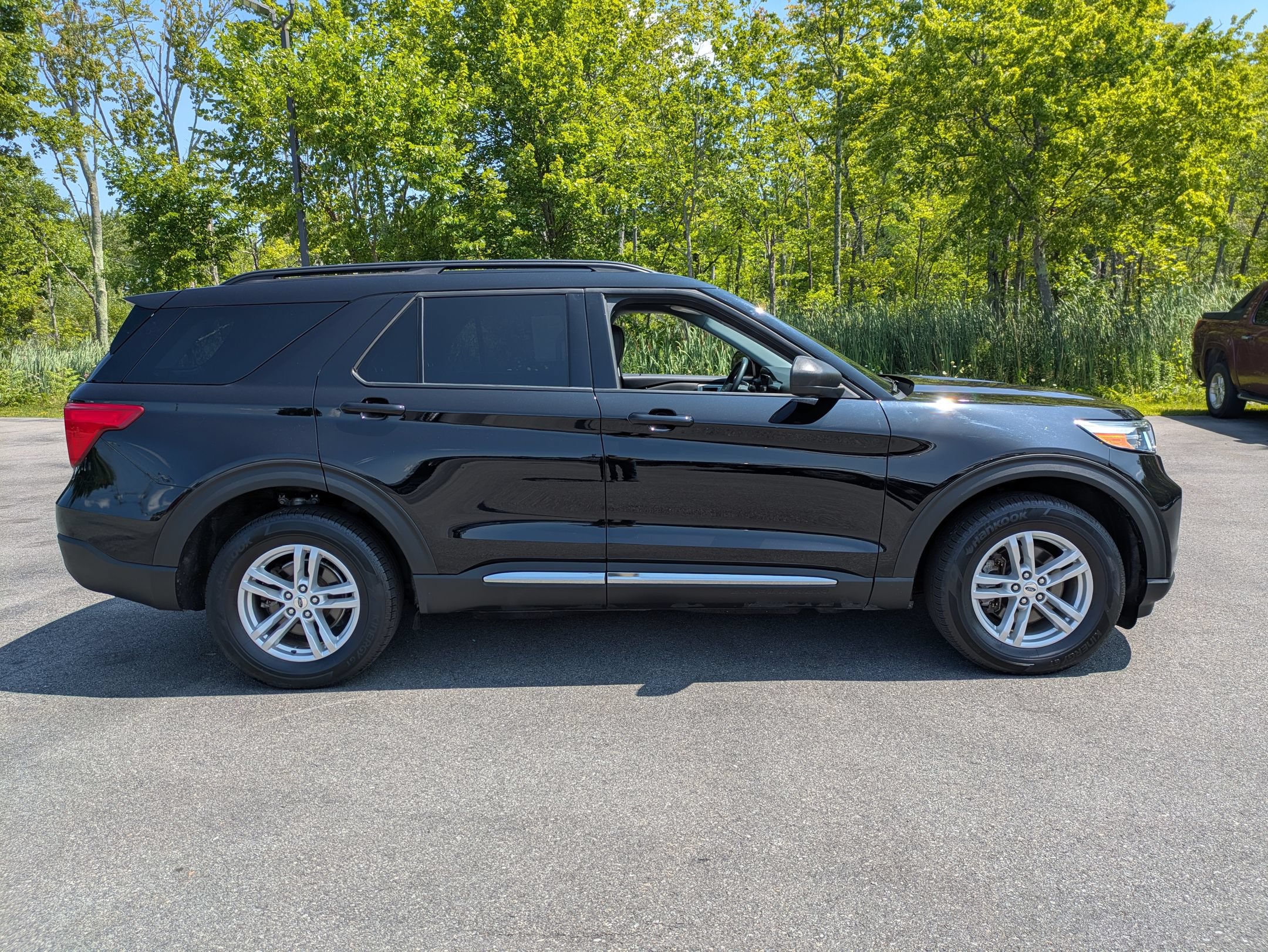 Certified 2023 Ford Explorer XLT w/ Equipment Group 202A AWD/4WD image 2