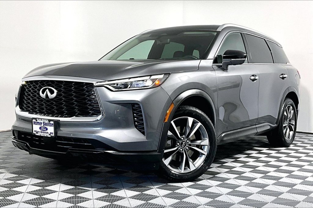 Used 2023 INFINITI QX60 Luxe w/ Vision Package AWD/4WD image 2