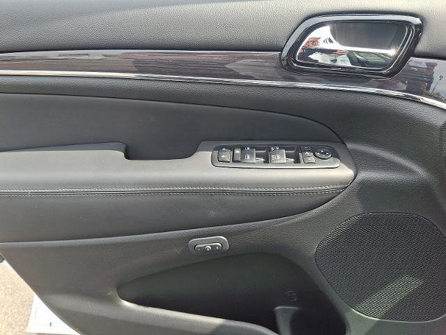 Used 2019 Jeep Grand Cherokee Overland image 12