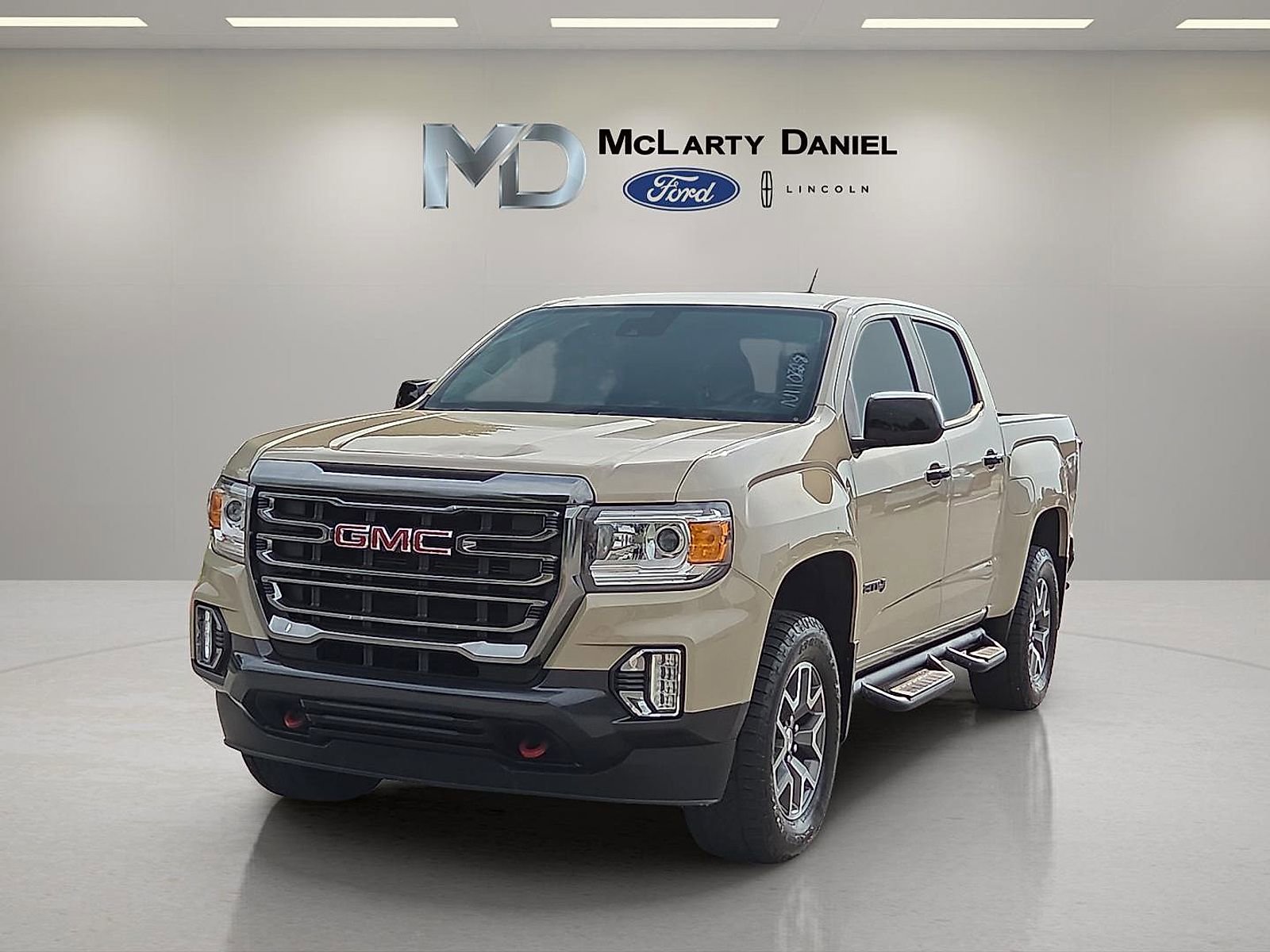 Used 2022 GMC Canyon AT4 w/ Driver Alert Package AWD/4WD image 2